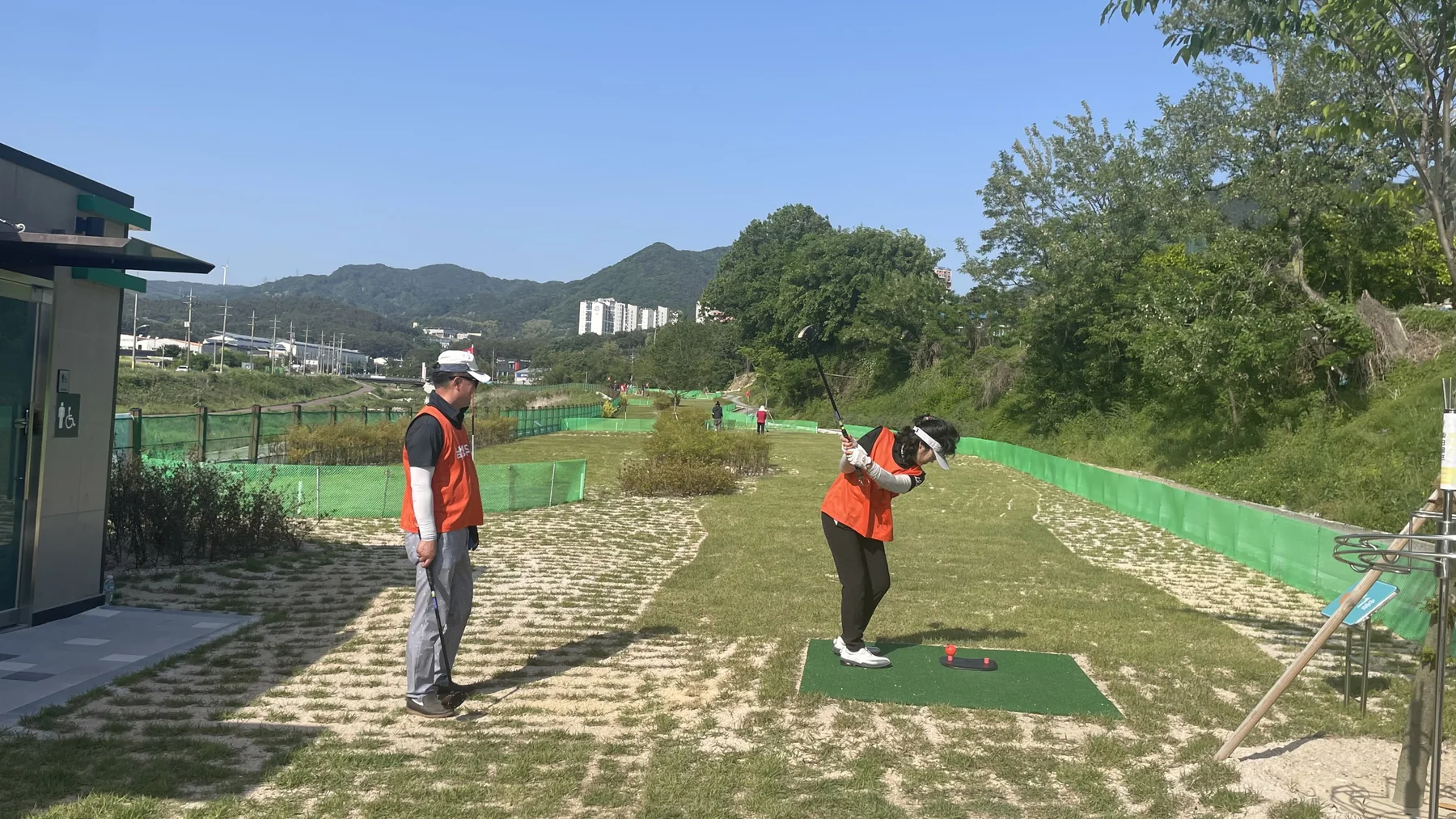 2024년 촬영한 남경주파크골프장 구장과 이용자 모습